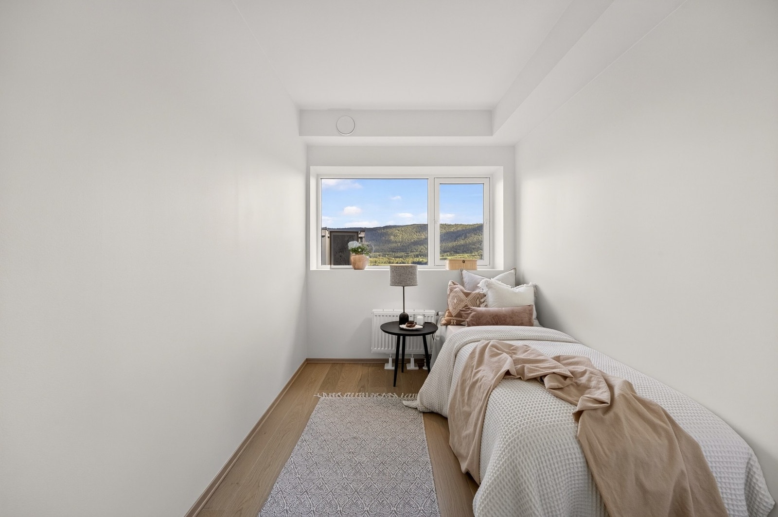 Rommene fremstår med moderne overflater og en gjennomgående standard. Galleribilde