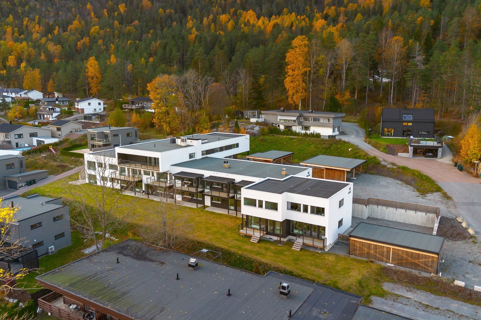 Dagliglivet blir enkelt når du har dagligvarebutikker, kafeer og lokale servicetilbud i nærområdet. Galleribilde