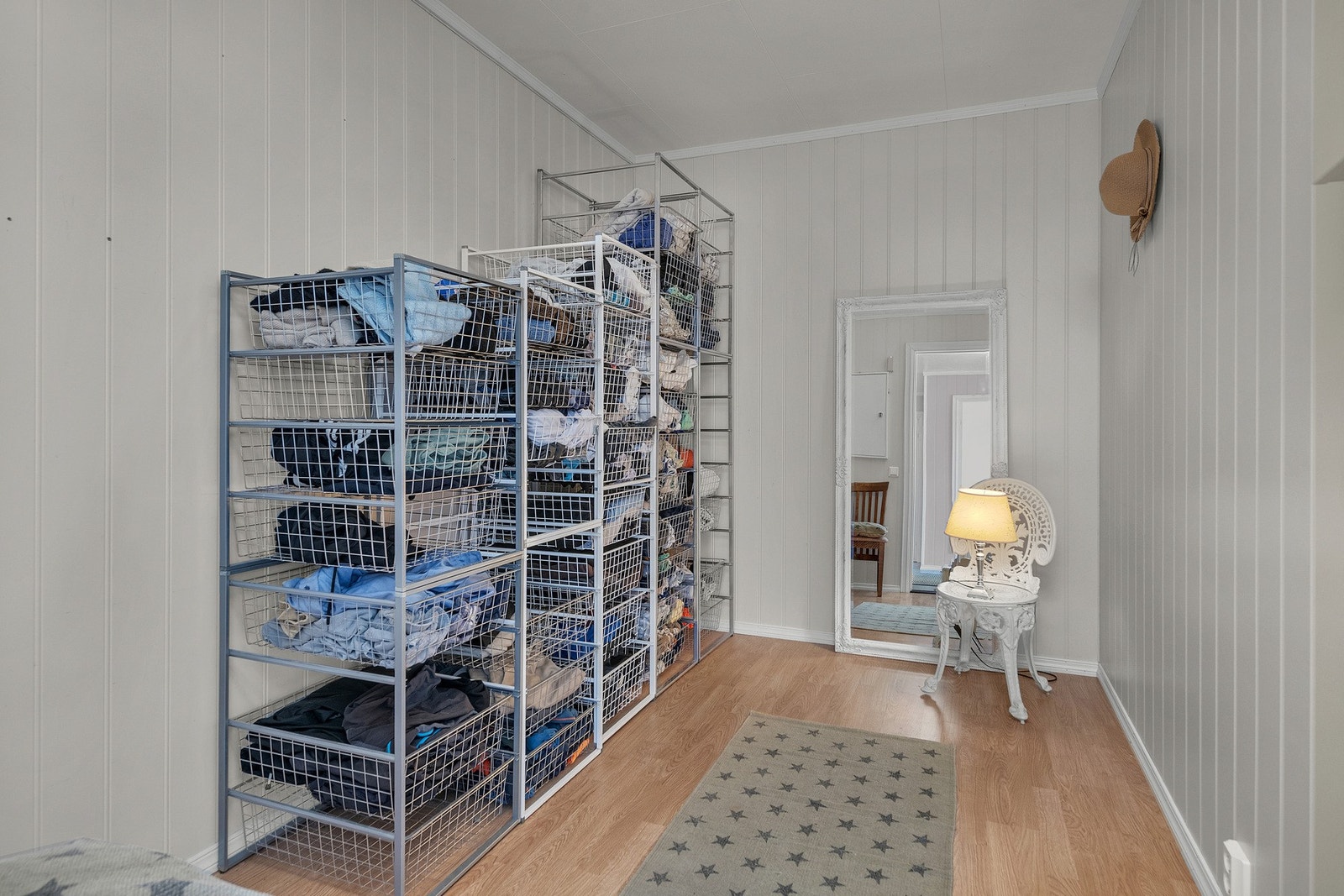 Bod som blir brukt som Walk-in Closet - luksus i hverdagen Galleribilde