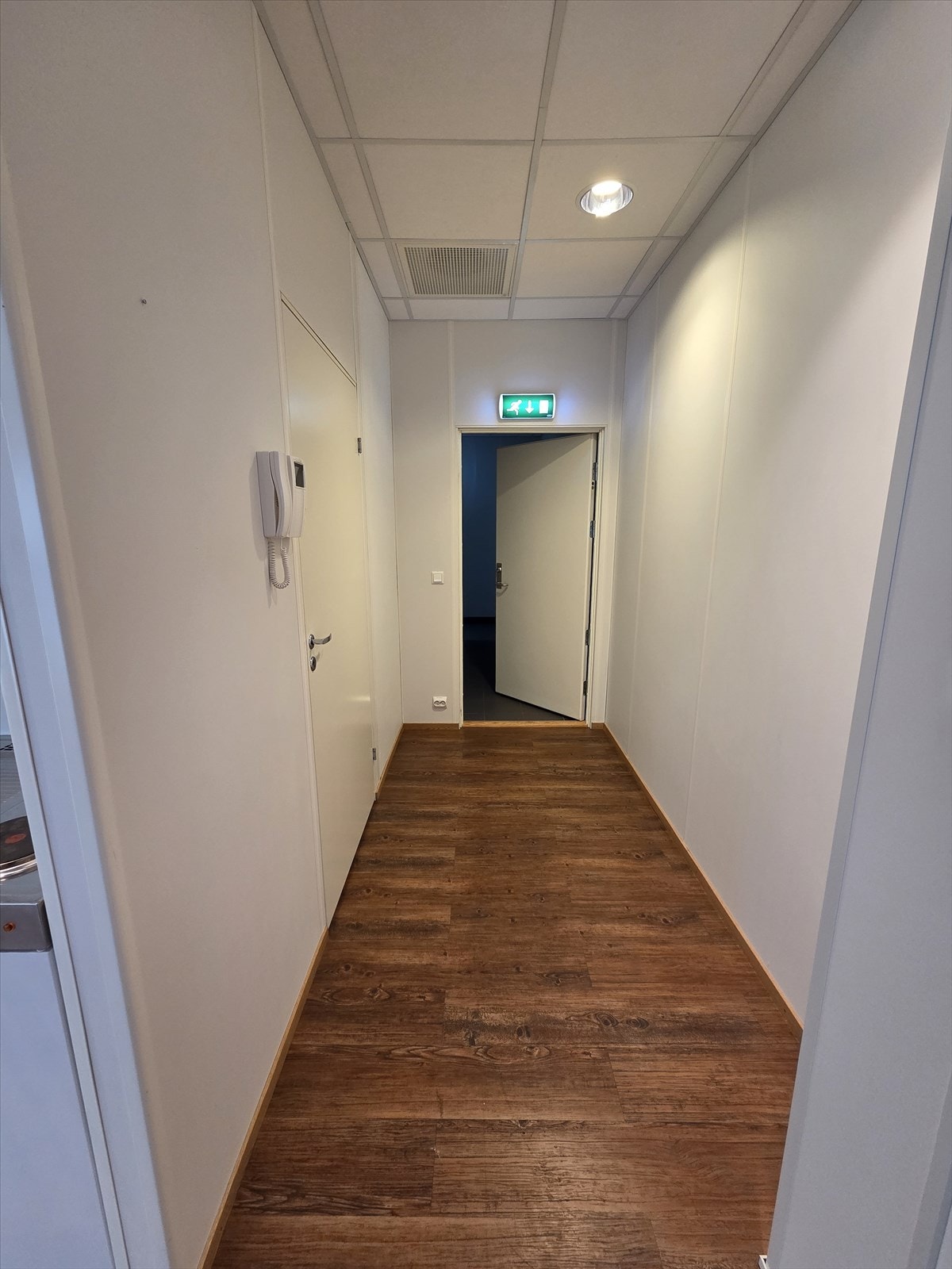 Entrè med plass til garderobeløsning Galleribilde