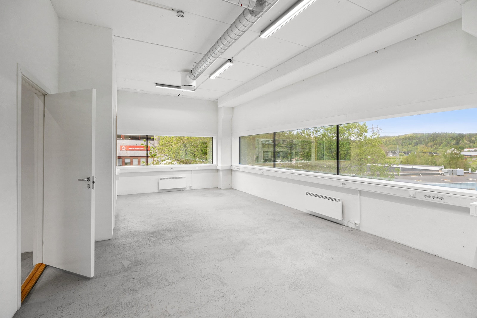 Kontorarealer i tilknytning til lagerareal. Ca. 224 kvm. Galleribilde