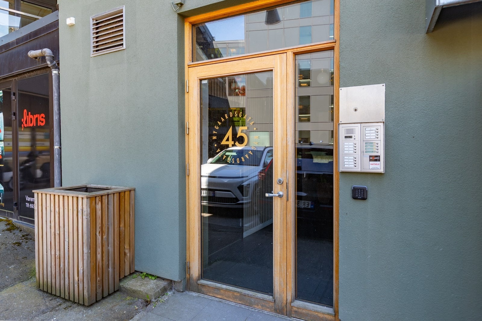Inngangspart kontorer og leiligheter Galleribilde