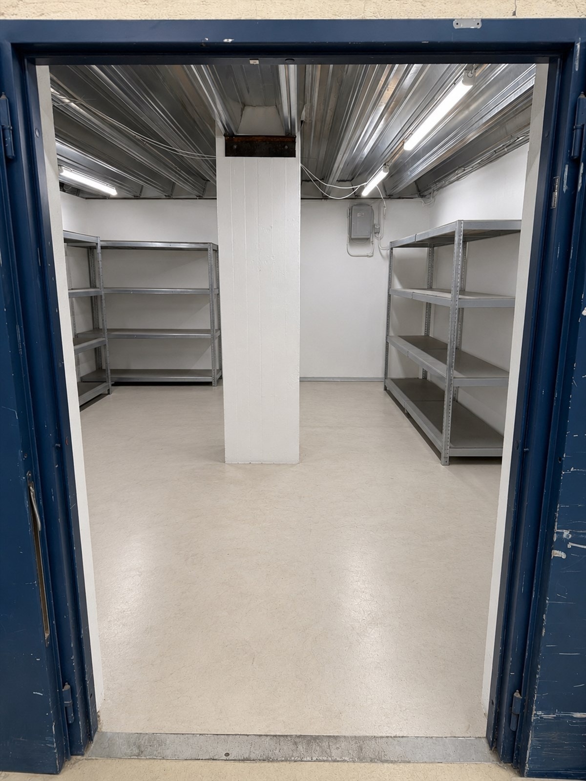 Lagerrom er innredet med reoler Galleribilde