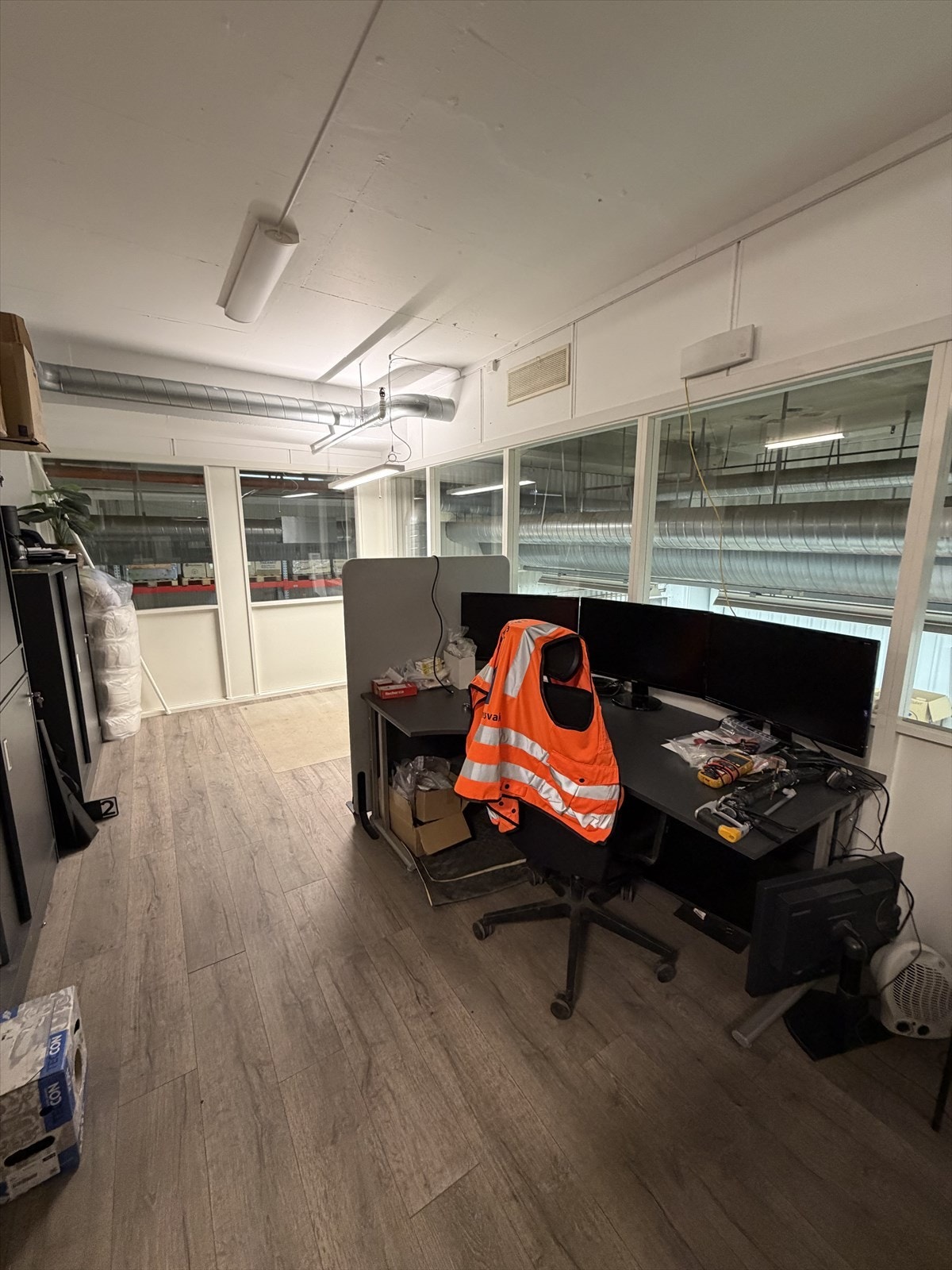 Store glassfelt ut mot lagerdelen Galleribilde