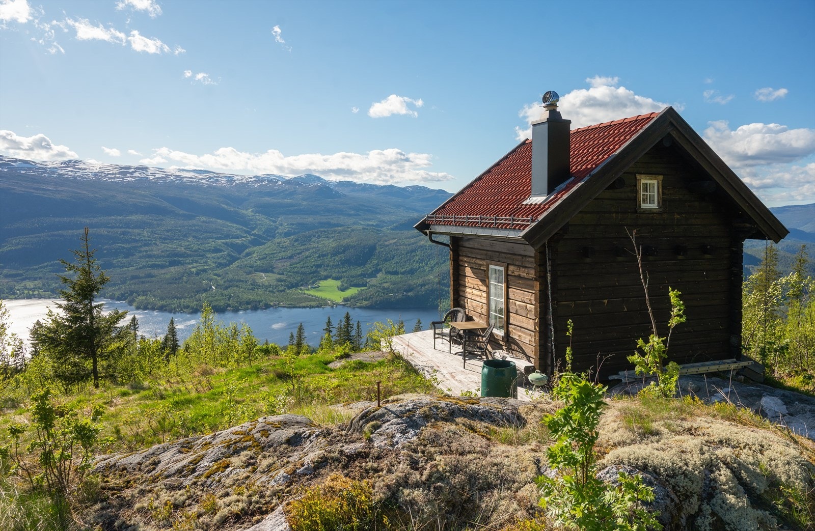 Gulltoppen er et fint utgangspunkt for fotturer til Blodfjell. Der har det i nyere tid blitt funnet offergroper som kan dateres tilbake ca. 2000 til 3000 år. Fjellet er for øvrig et fantastisk turmål med storslått utsikt til hele 7 kirkespir. Galleribilde
