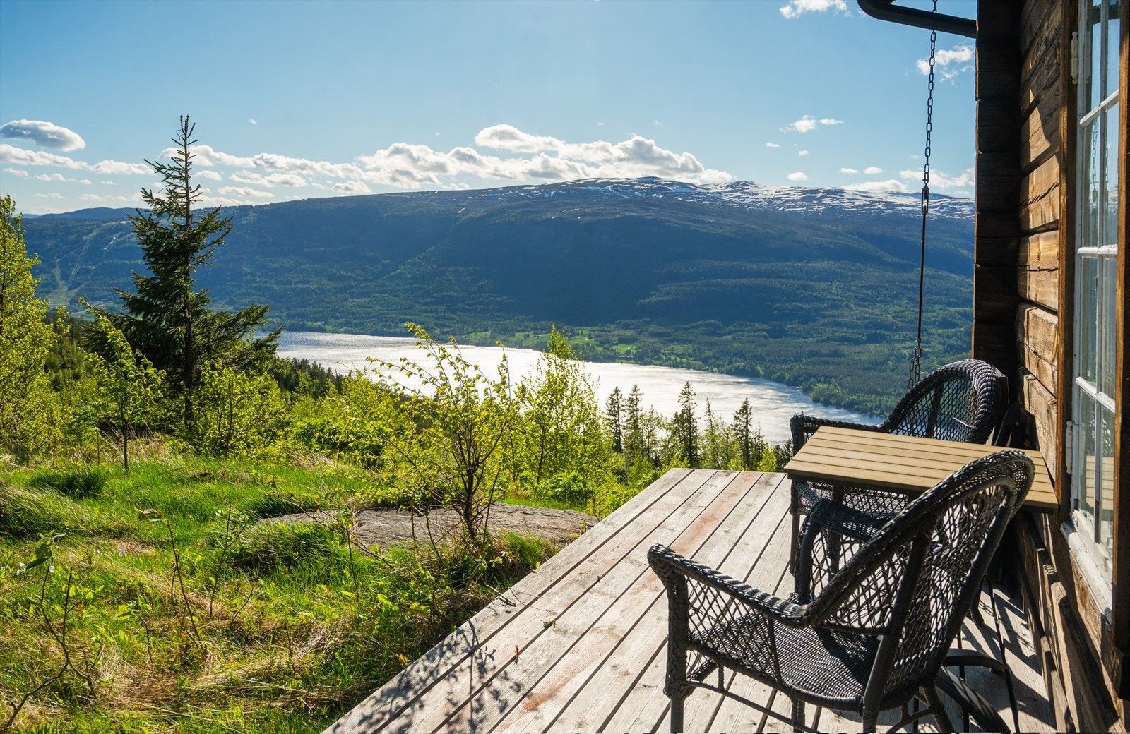 Jaktterreng, naturkvaliteter og stillhet gir eiendommen en eksklusiv karakter- ditt eget eldorado, helt skjermet fra omverdenen! Galleribilde