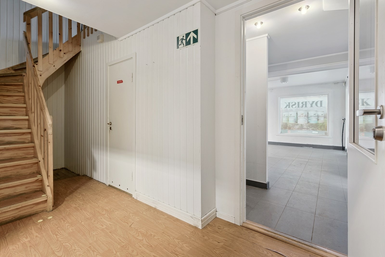 Trapperom til 2. etasje. Inngang til tidligere toalettrom Galleribilde