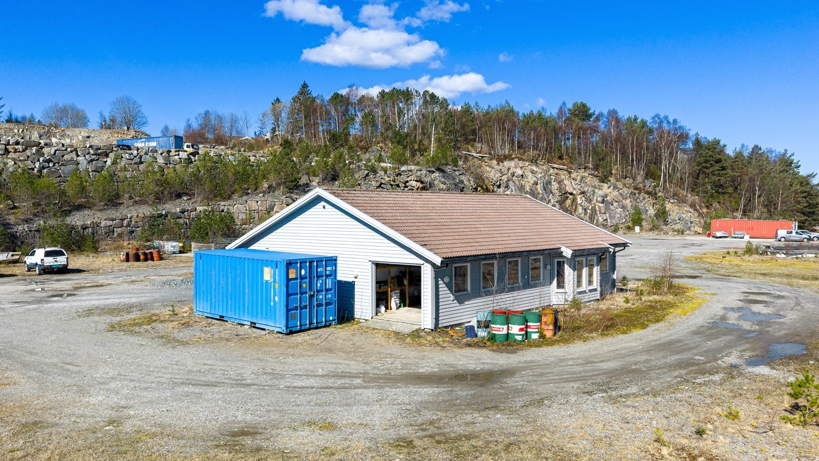 Kombibygg med lager og kontorer Galleribilde