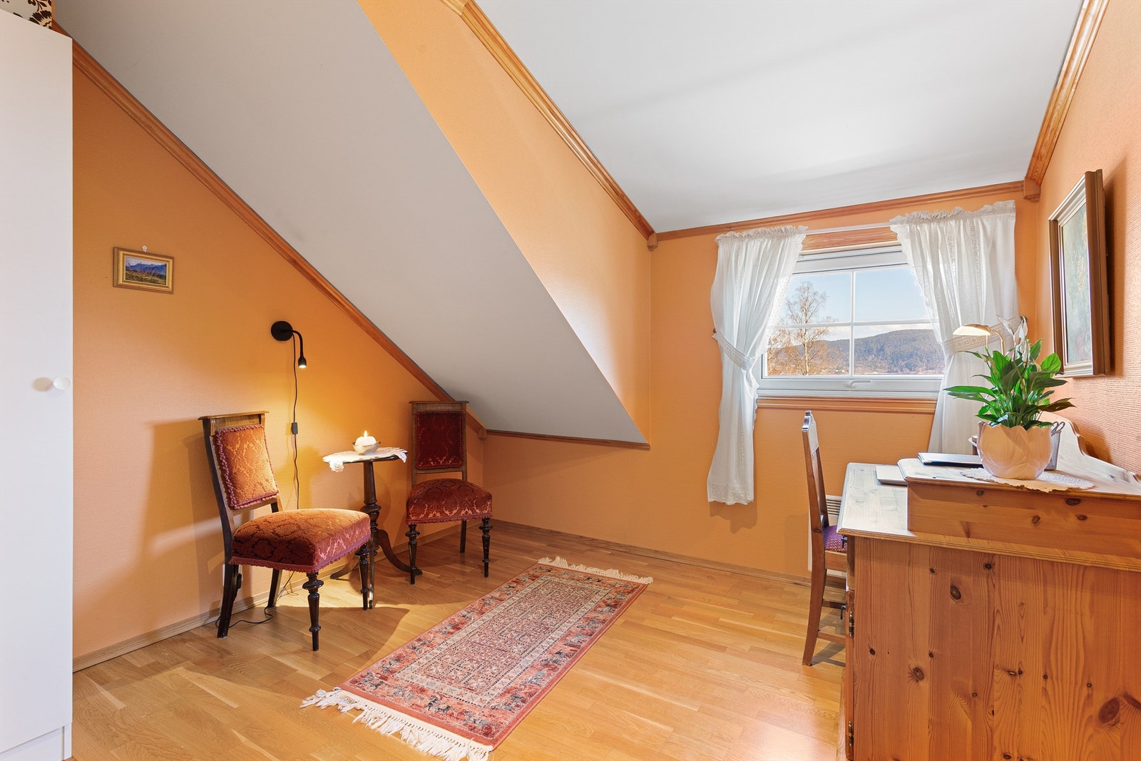 Boligen har et soverom i 2. etasje/loftetasjen. Galleribilde