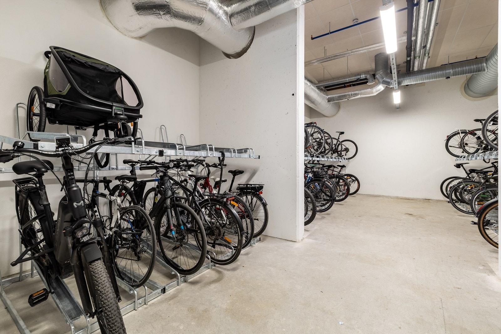 Rikelig med sykkelparkering Galleribilde