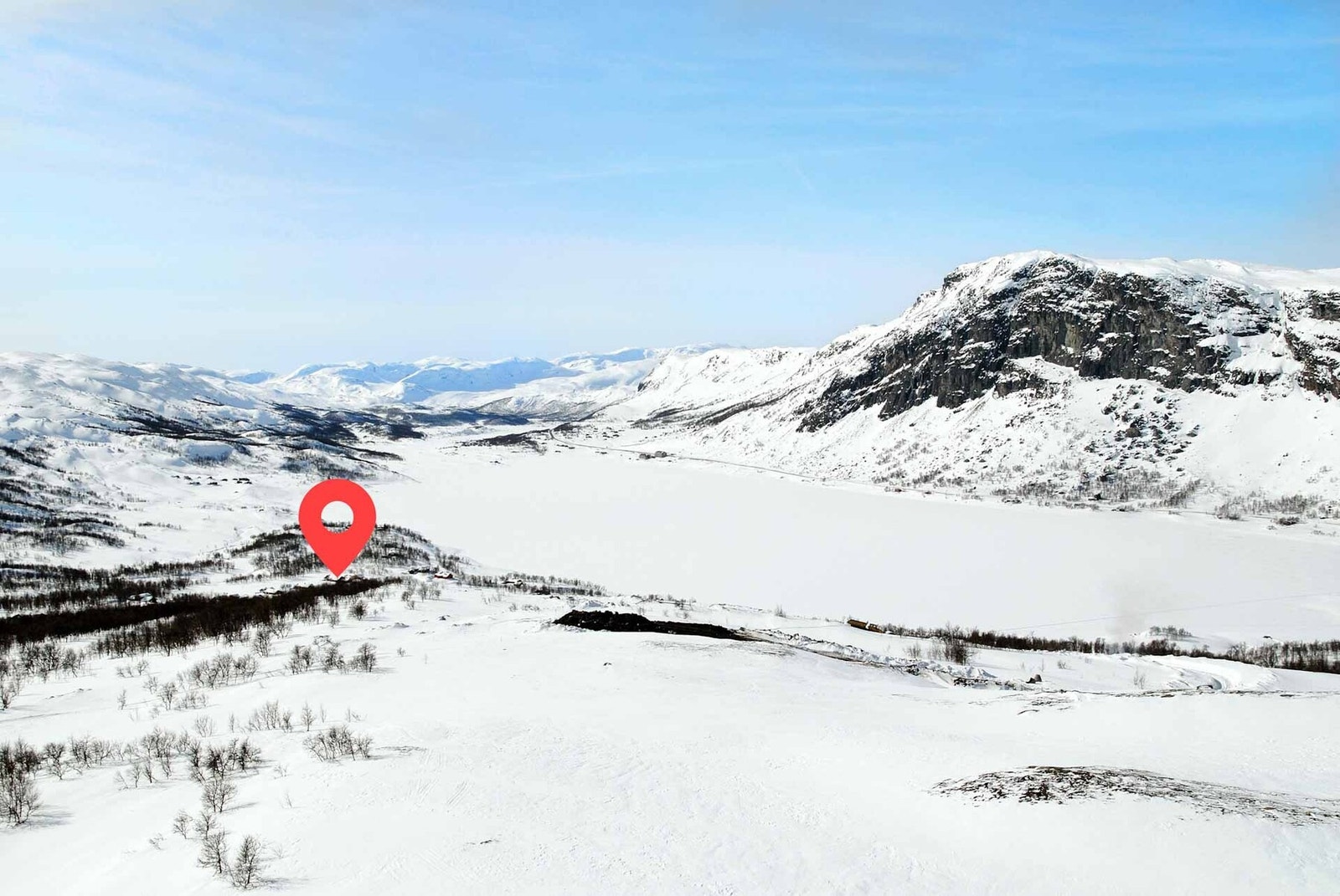 Dronefoto fra alpinanlegget mot Otrøvatnet. Tomtenes plassering ca markert Galleribilde