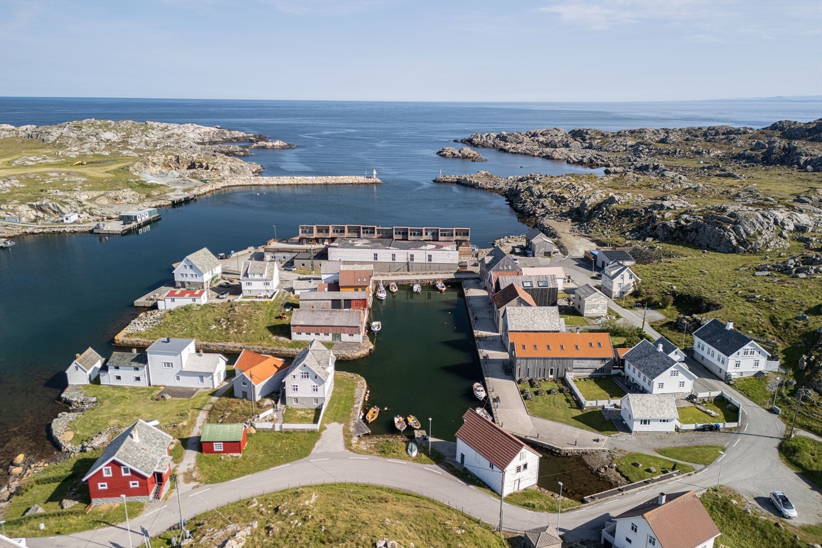 Nordvikvågen - Her finner du bl.a flott havneanlegg og kafé Galleribilde