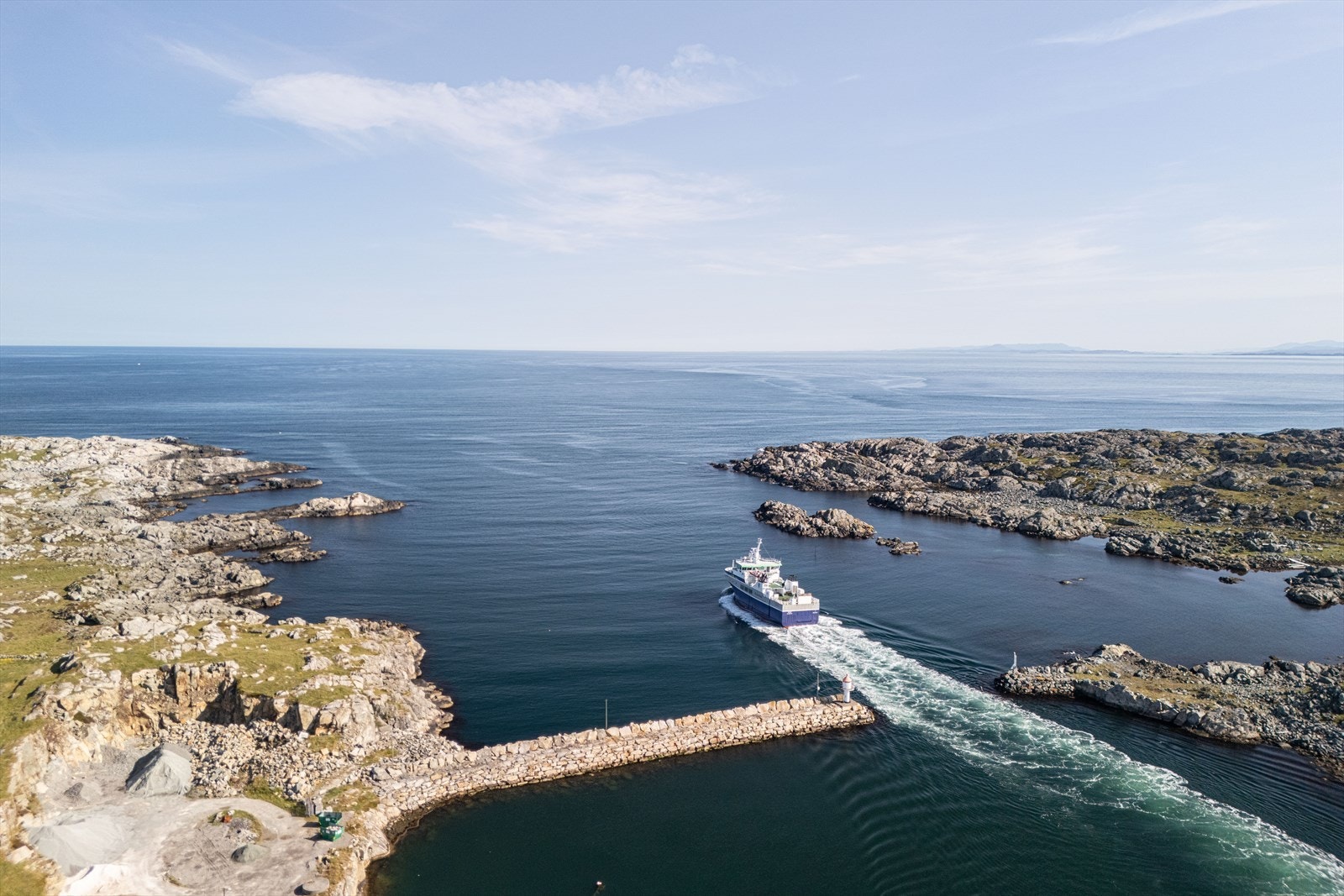 Rutebåten Utsira frakter både beboere, varer og biler trygt til og fra fastlandet Galleribilde