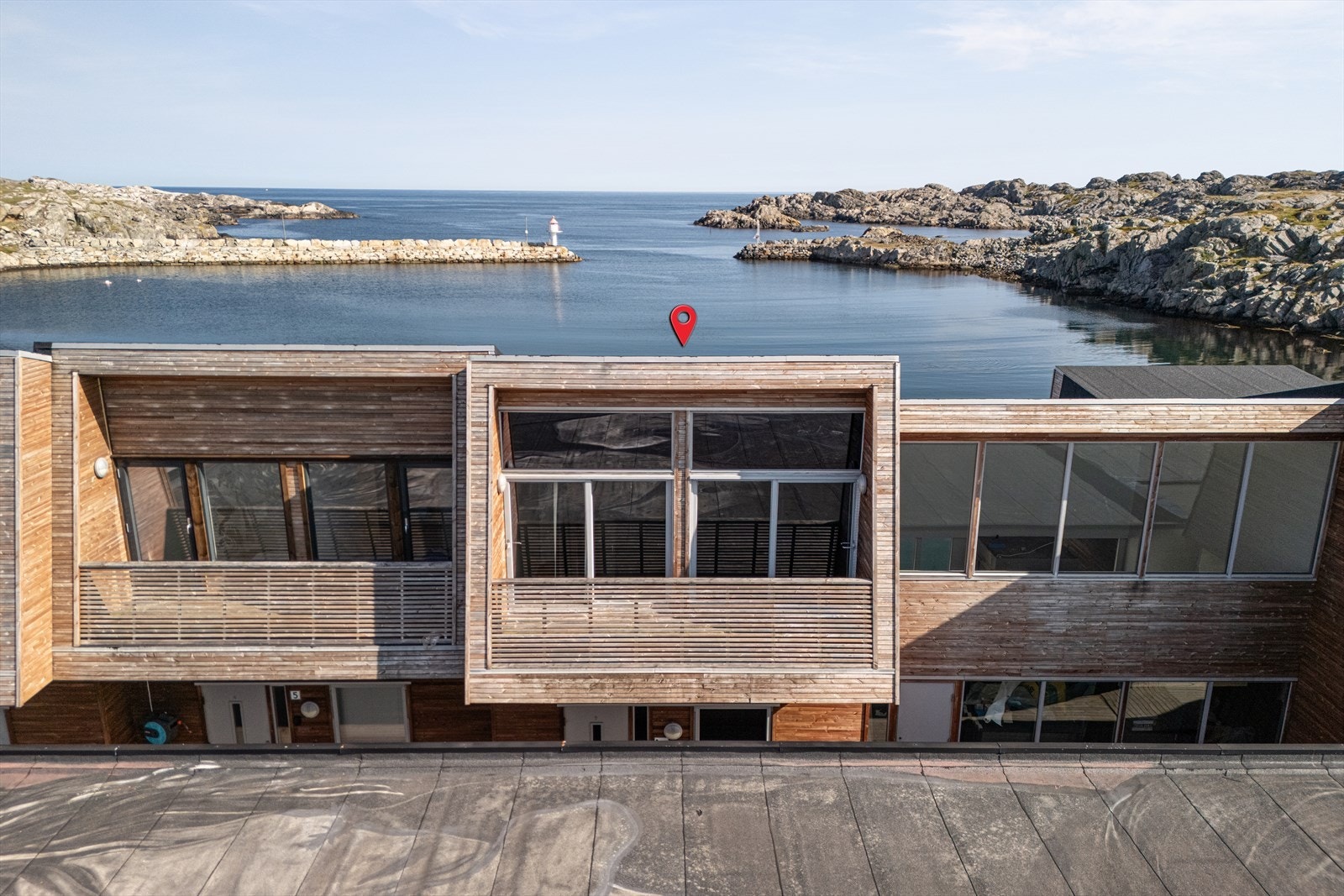 Leiligheten går over to etasjer og har altan både mot sør og nord Galleribilde