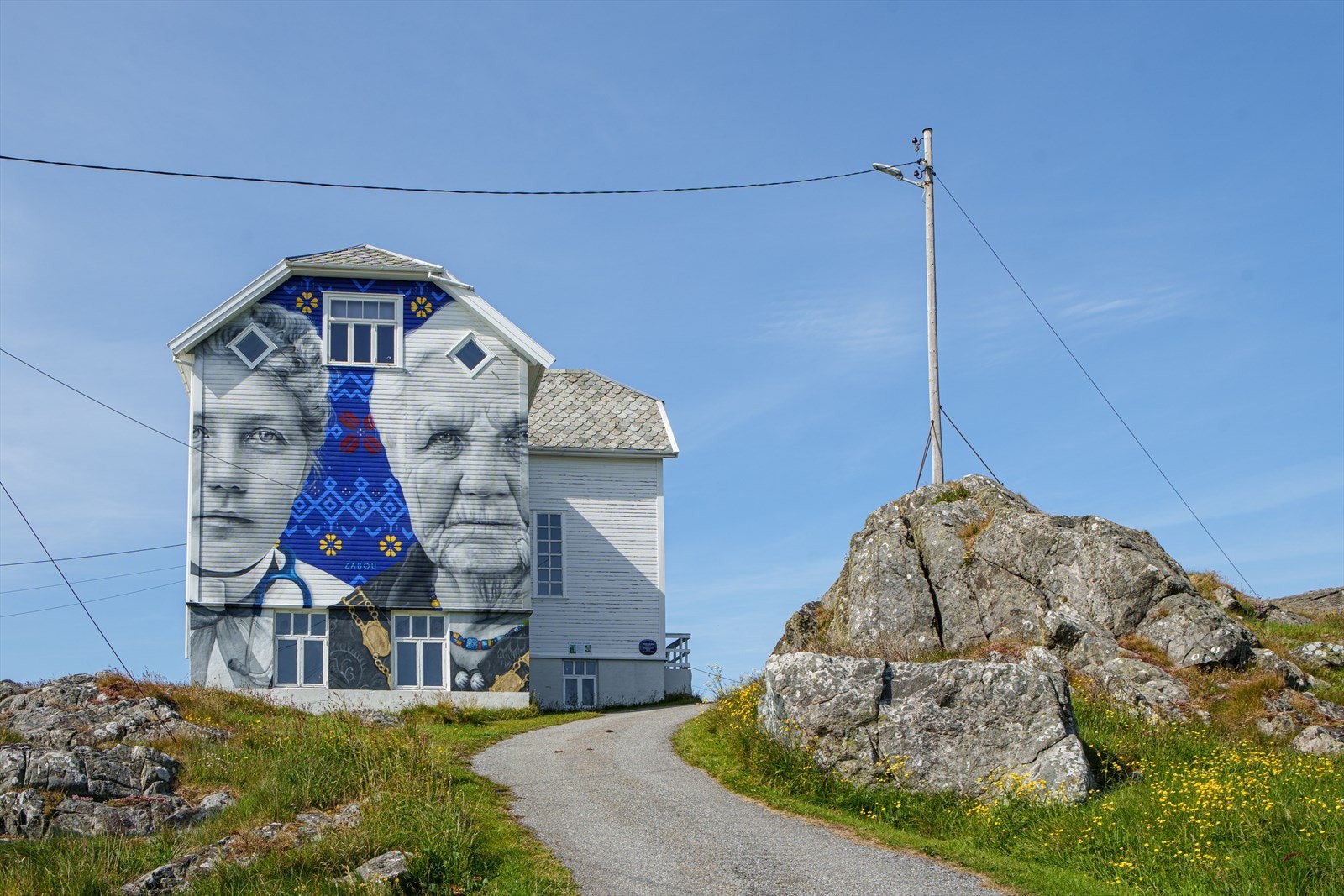 På Utsira finner du små og store kunstverk fra anerkjente gatekunstnere fra hele verden Galleribilde
