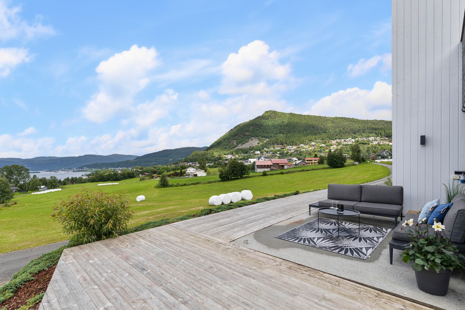 Terrasse. Galleribilde
