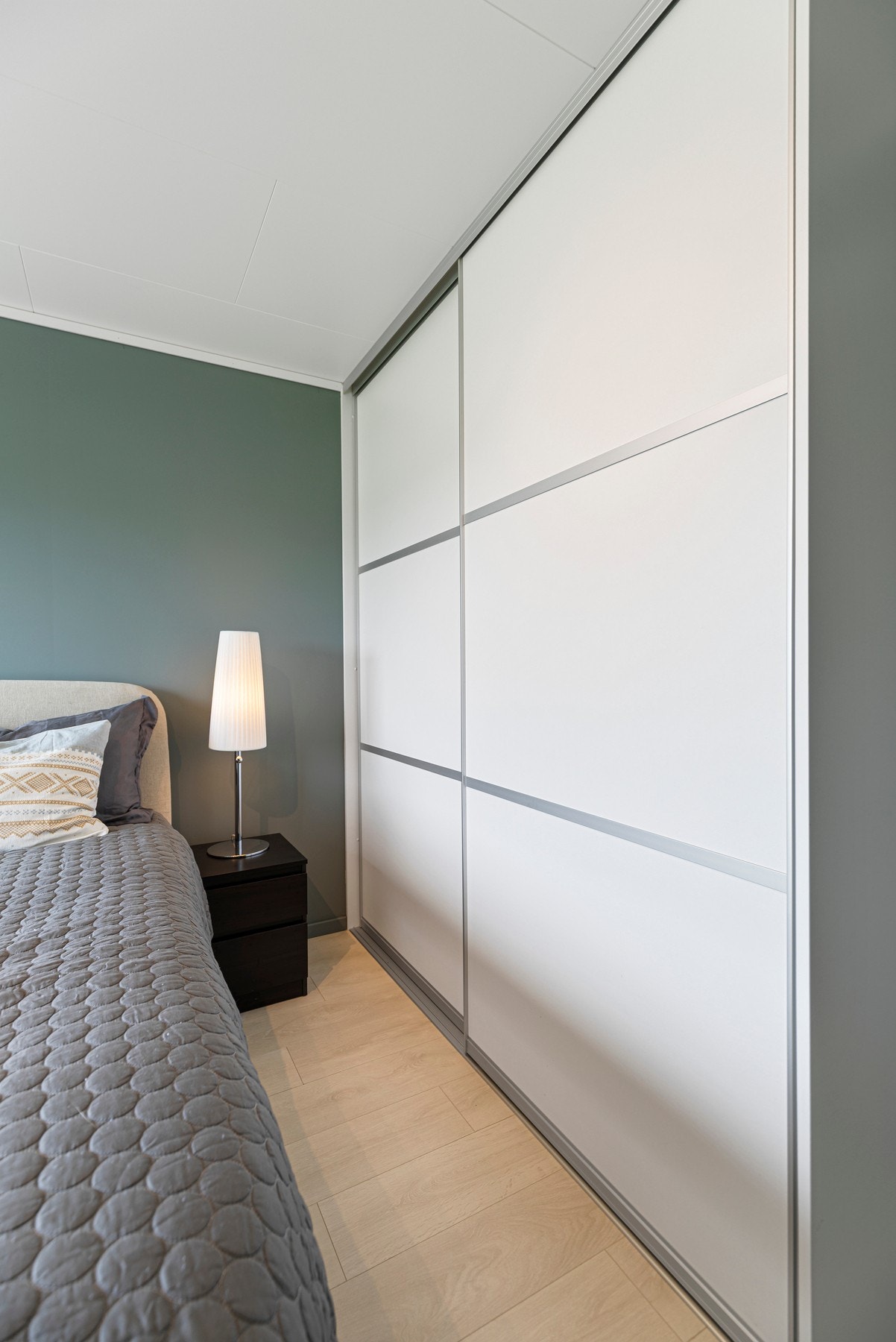 Stor skyvedørsgarderobe fra Kvik. Galleribilde