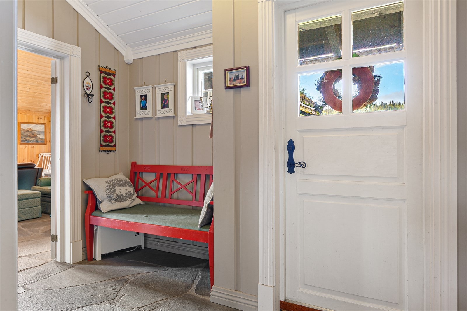 Velkommen inn! Her har du en flott hytte fra 2004 med god planløsning. Galleribilde