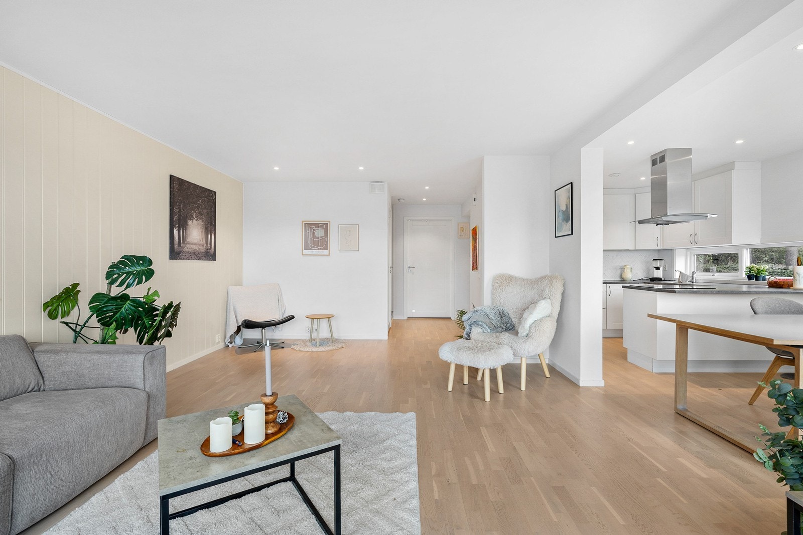 Her er det god plass til sofagruppe og annet møblement. Galleribilde