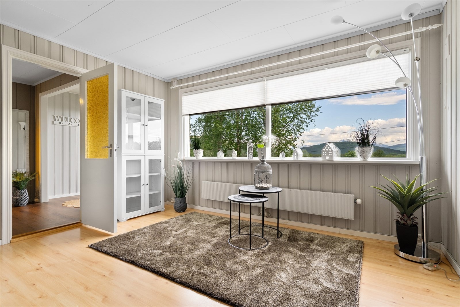 Bruken av kjellerstue, kjøkken, soverom og stue er ikke omsøkt eller godkjent av kommunen, rommene er heller ikke godkjent som rom for varig opphold. Galleribilde