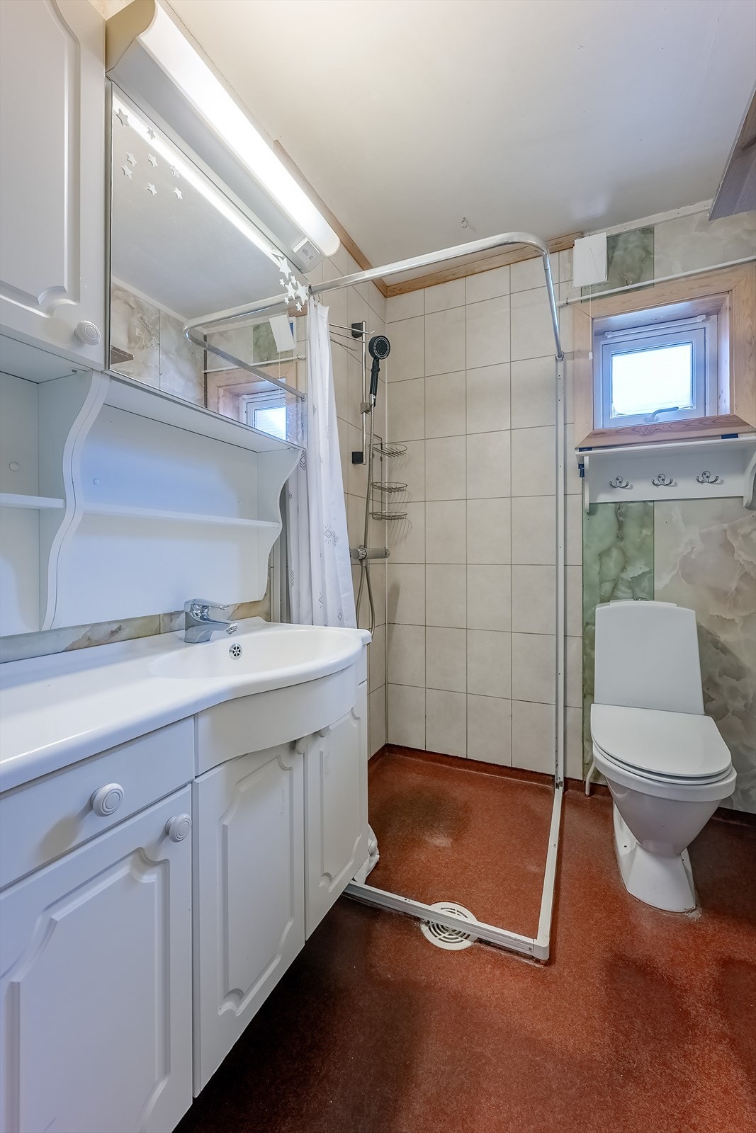 Bad med gulvvarme - Badet bør oppgraderes for å tilfredsstille dagens krav (TG3 i tilstandsrapport) Galleribilde