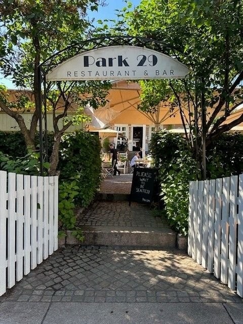 Parkveien 29 er en av områdets populære restauranter, kjent for gode matopplevelser i hyggelige omgivelser. Galleribilde