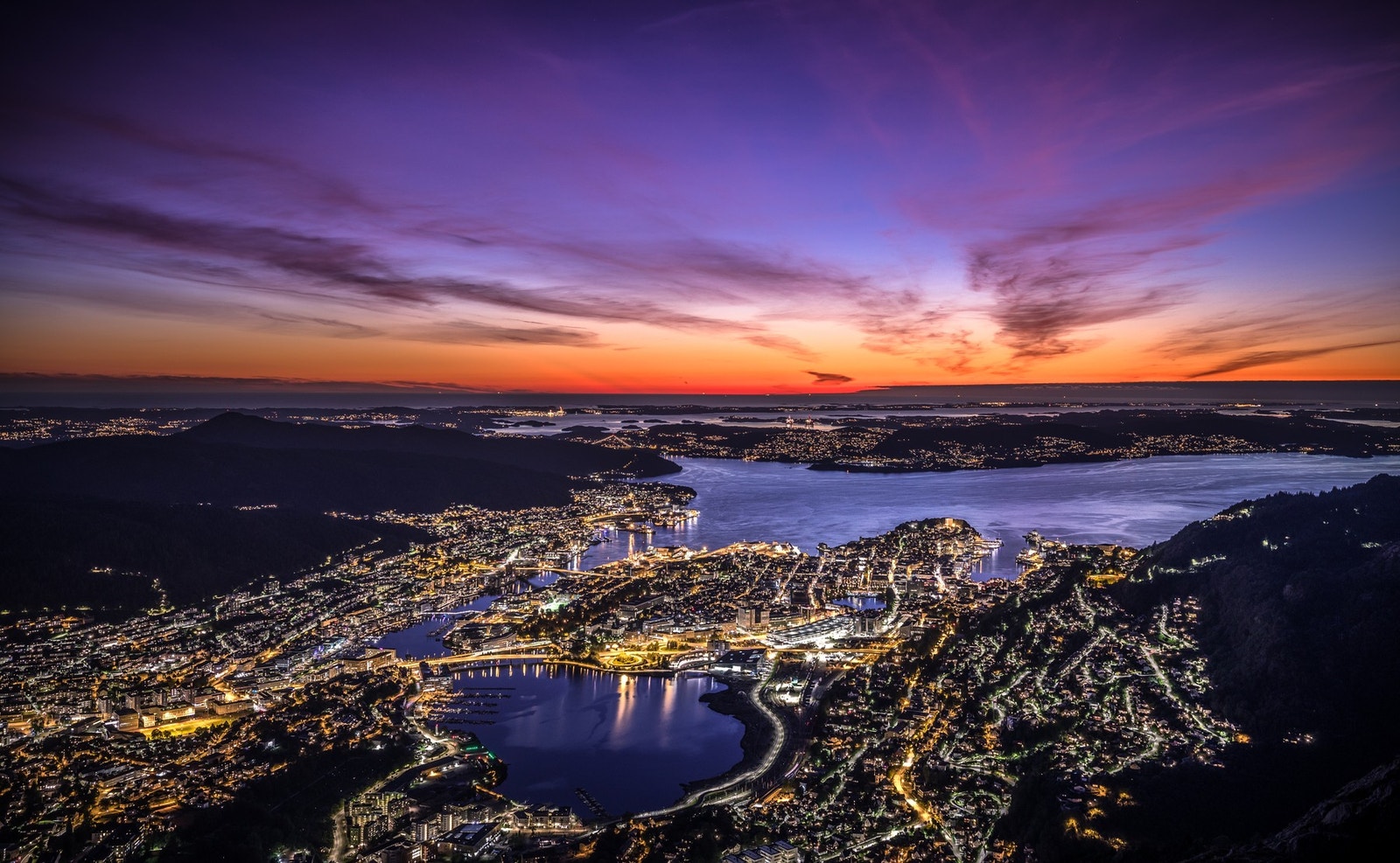 Du får også de seneste og vakreste solnedganger i Bergen, fra denne utsikten! Galleribilde