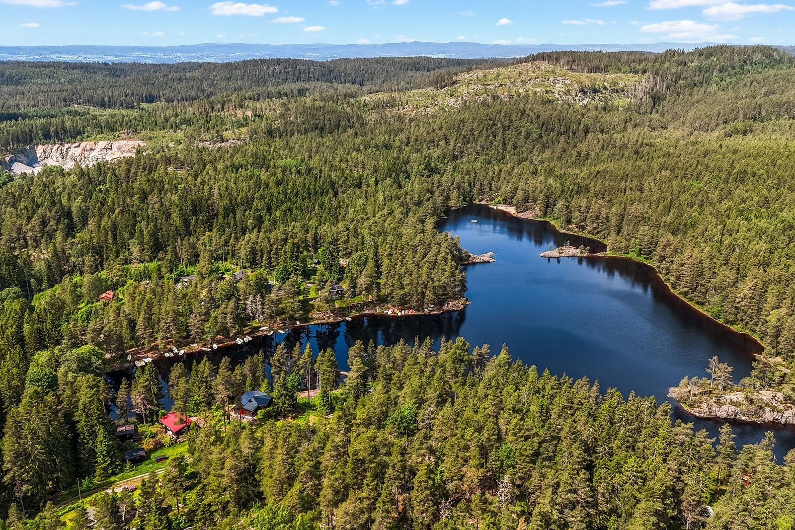 Stiklatjern kan by på koselig strand og godt badevann Galleribilde