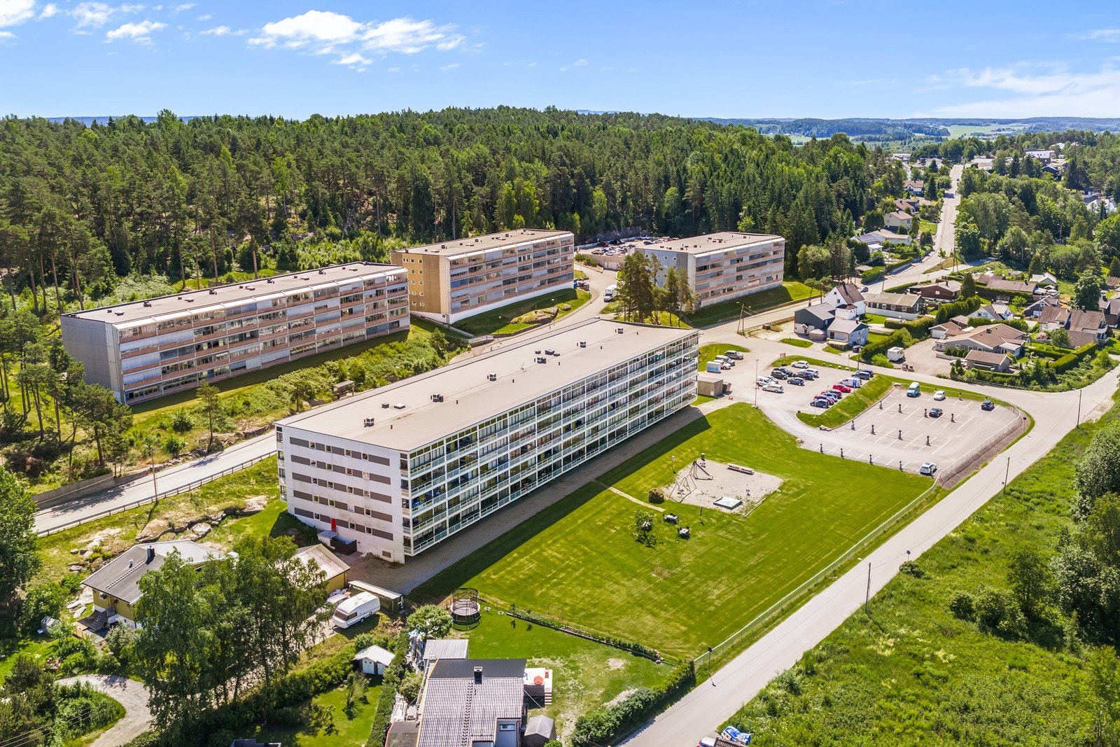 Greåkerdalen er et rolig og etablert boligområde med nærhet til skog og mark. Galleribilde