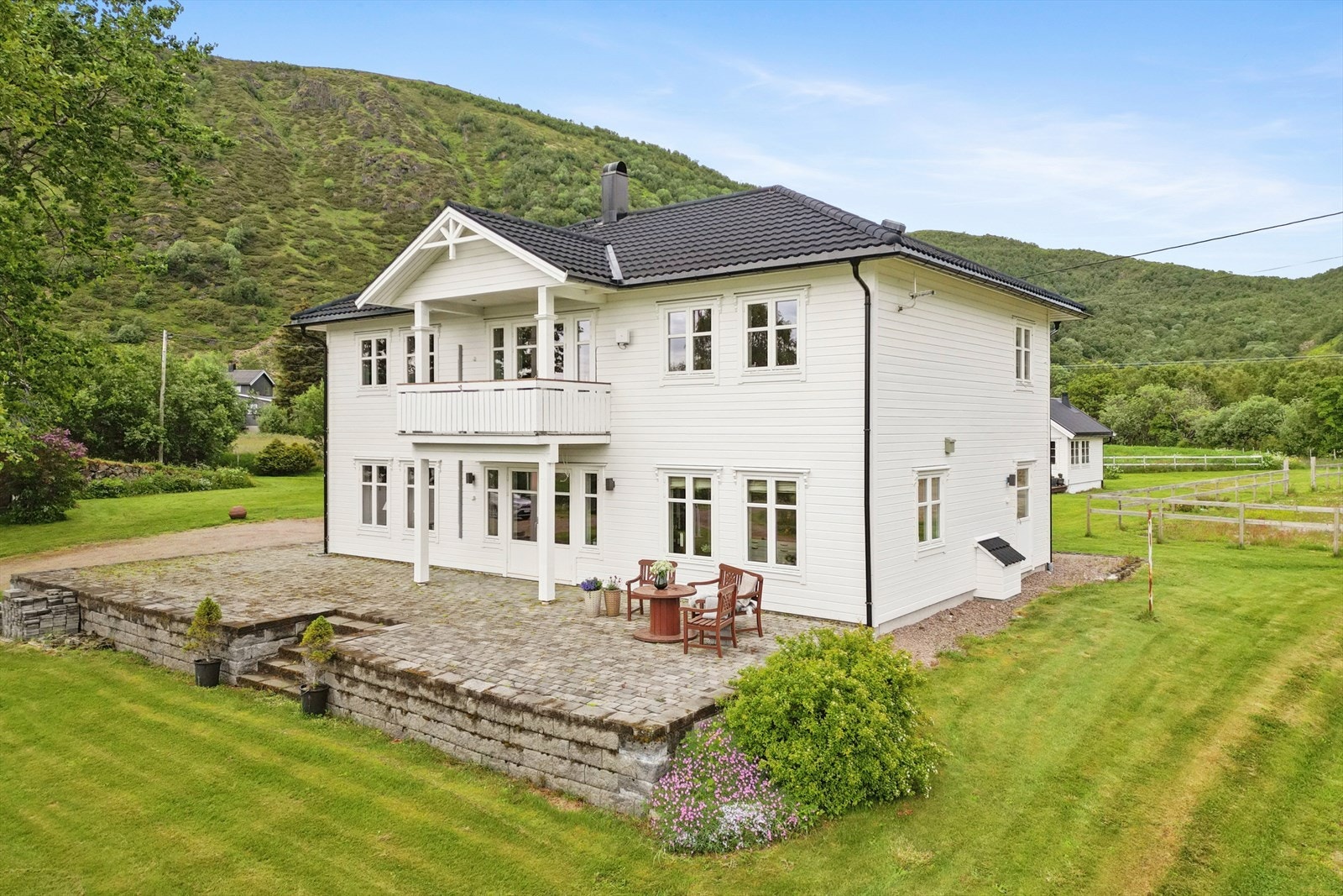 DNB Eiendom v/Martine Hustad ønsker velkommen til Eidsfjordveien 2438! Galleribilde