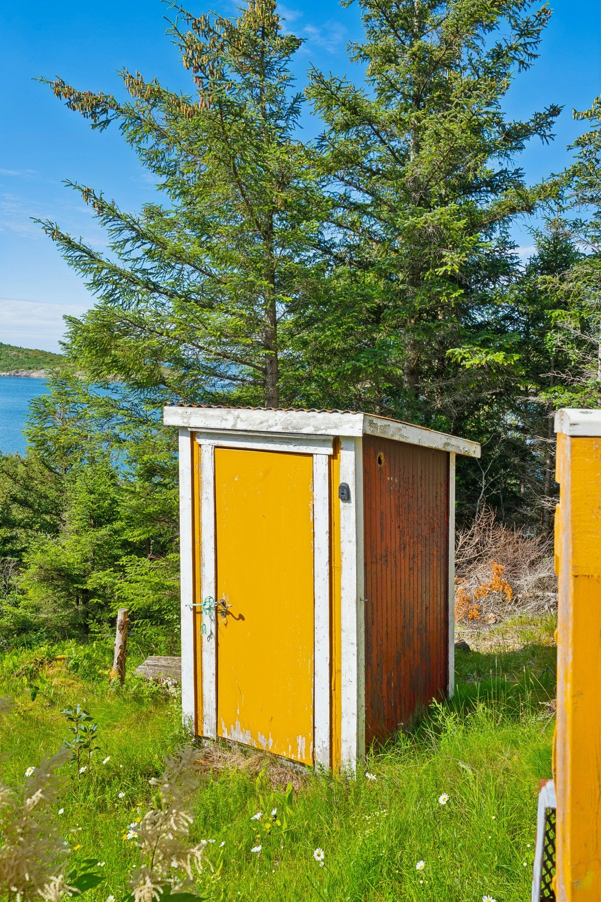 Eiendommen har også enkle, frittstående boder. Galleribilde