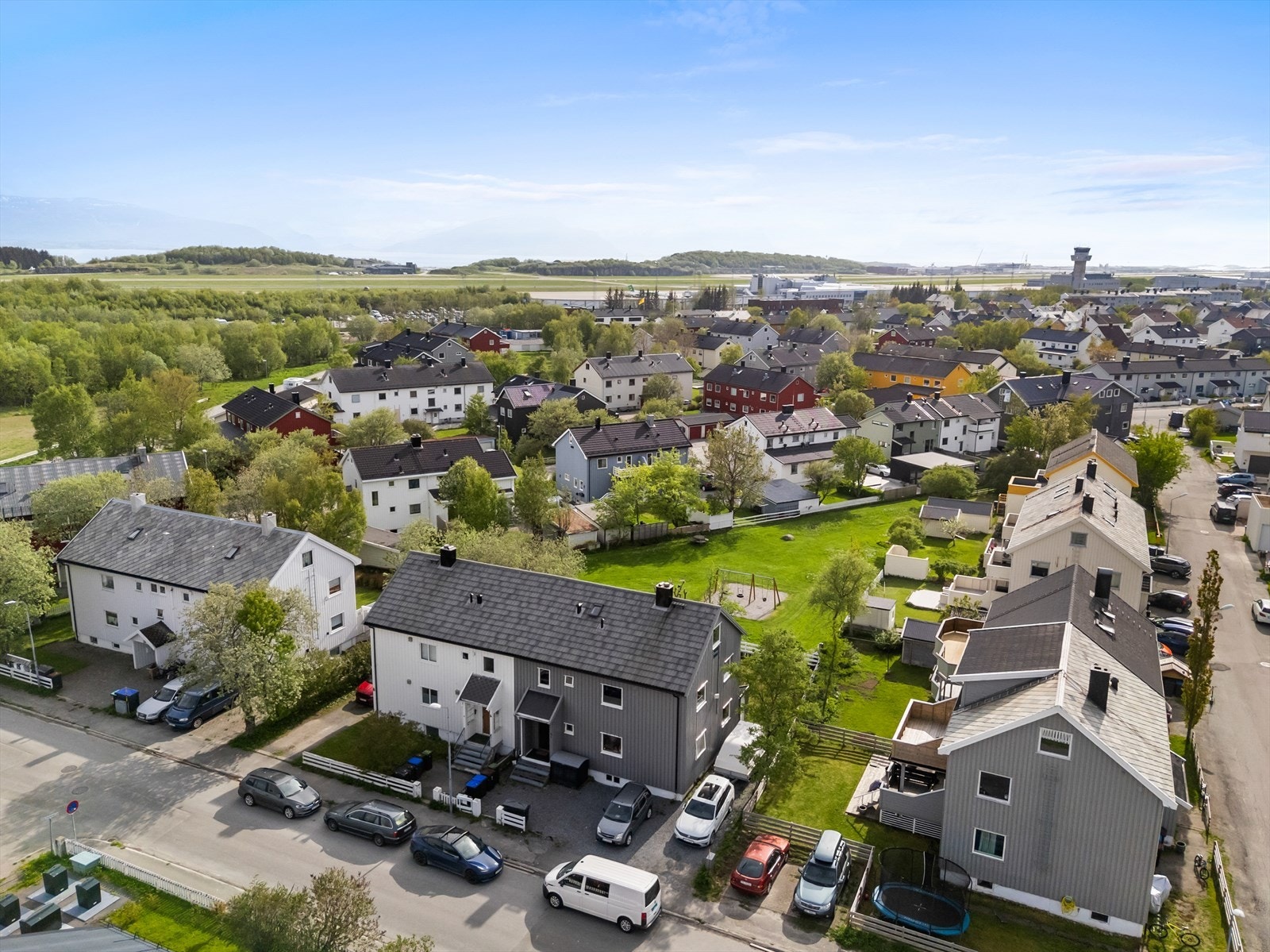 Bo sentralt med gangavstand til sentrum og Bodø Lufthavn. Galleribilde