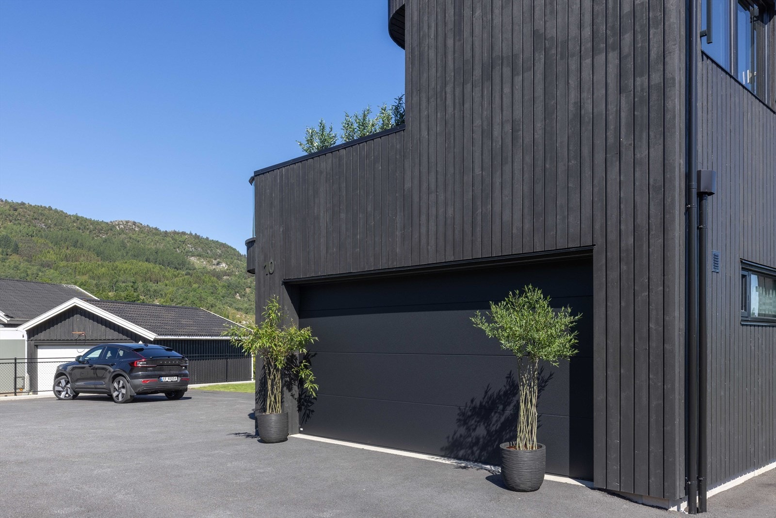 2 stk fjernkontroller i garasjeport, og Easee billader? Galleribilde