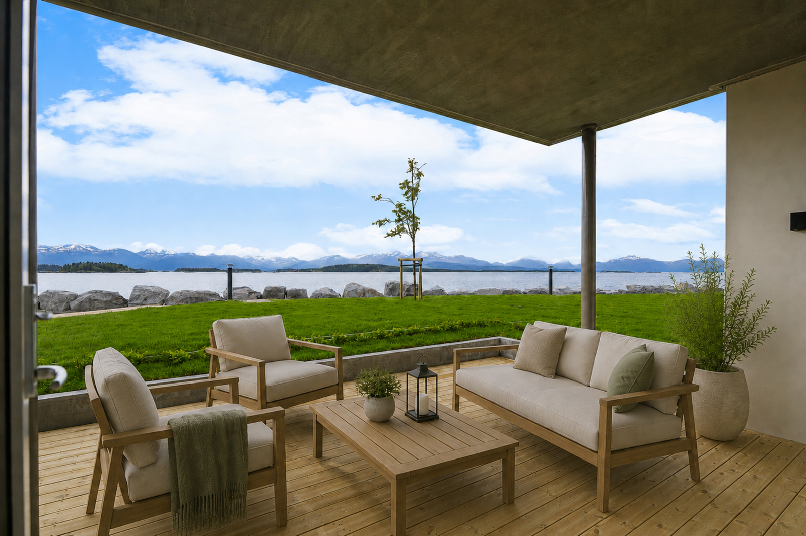Terrasse med adkomst til sjøfronten. (digitalt møblert) Galleribilde