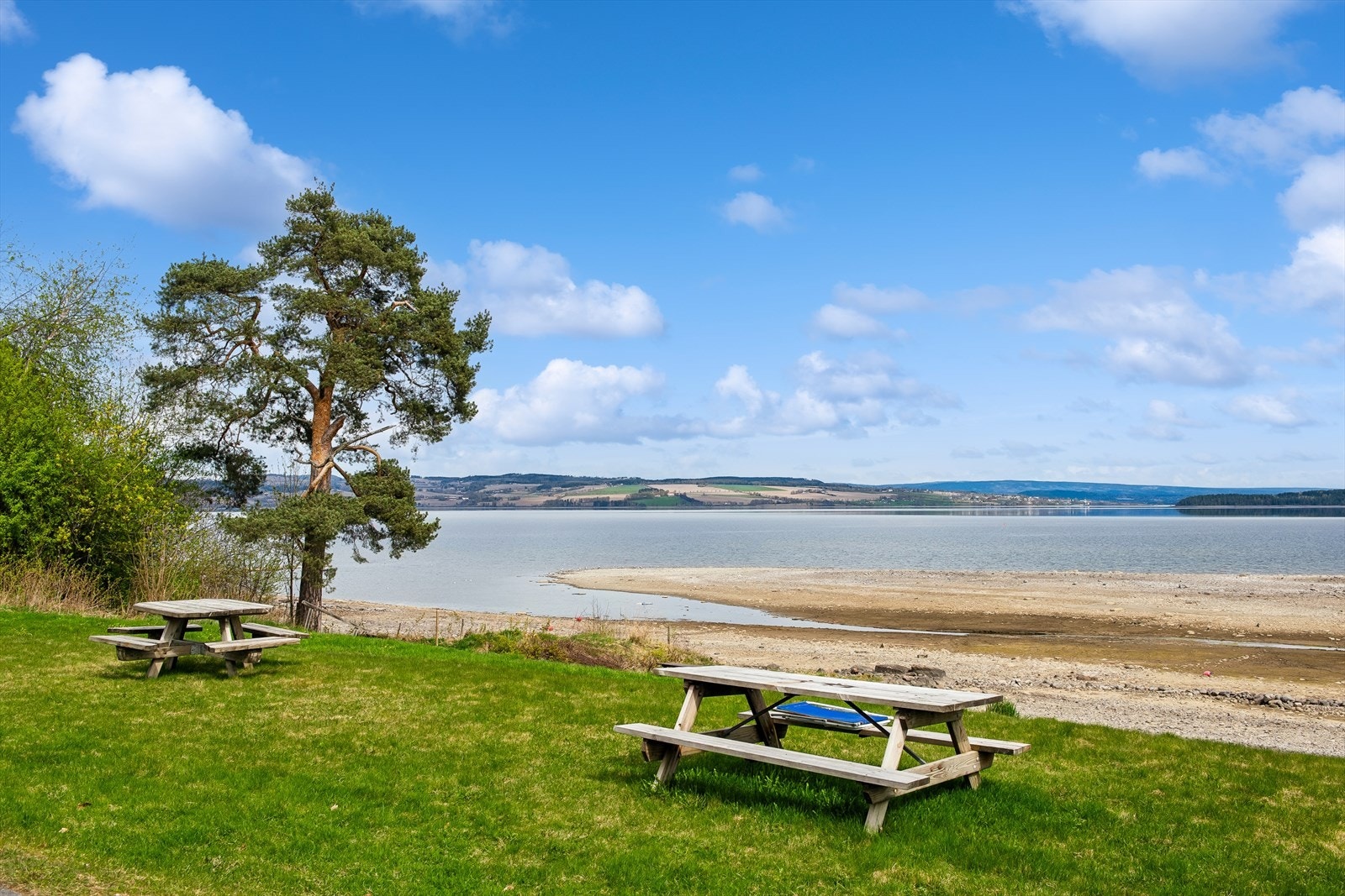 Kort vei ned til Mjøsa med fine rekreasjonsområder. Galleribilde