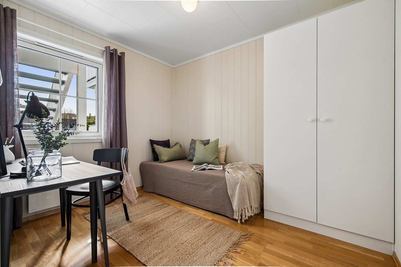 Det andre soverommet egner seg godt som barnerom, gjesterom eller kontor. Galleribilde