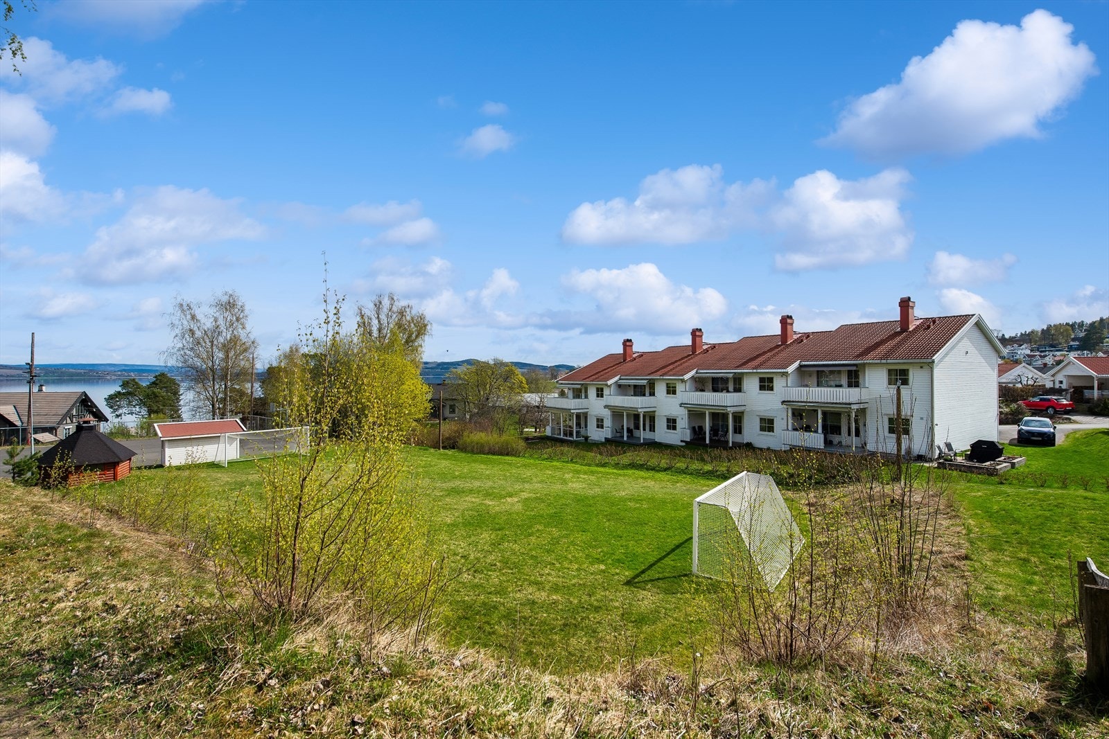 Nabolaget har gode turmuligheter med nærhet til skog og mark. Galleribilde