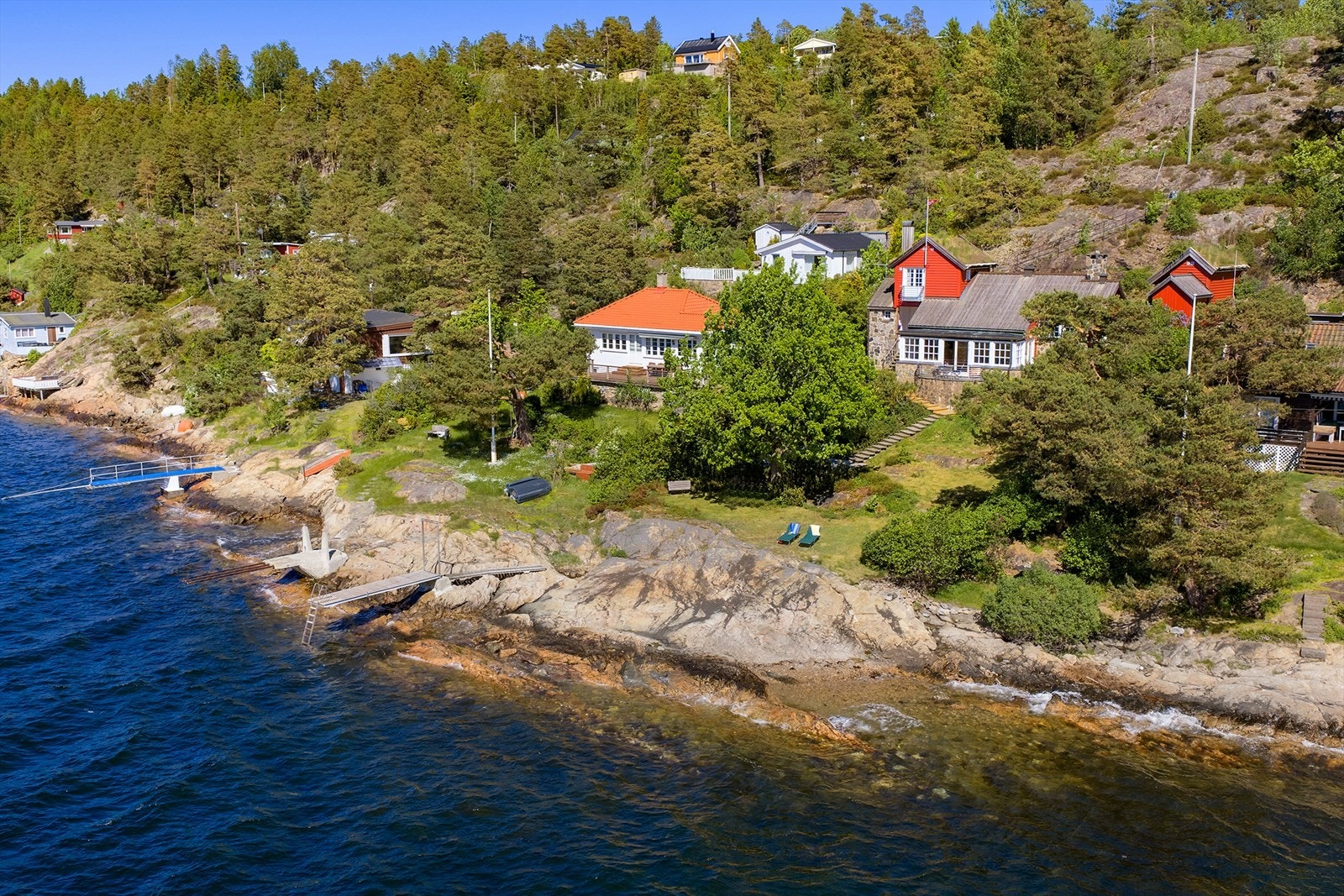 Vestvendt eiet tomt - en perle med særegen nærhet til naturen og vannet. Galleribilde