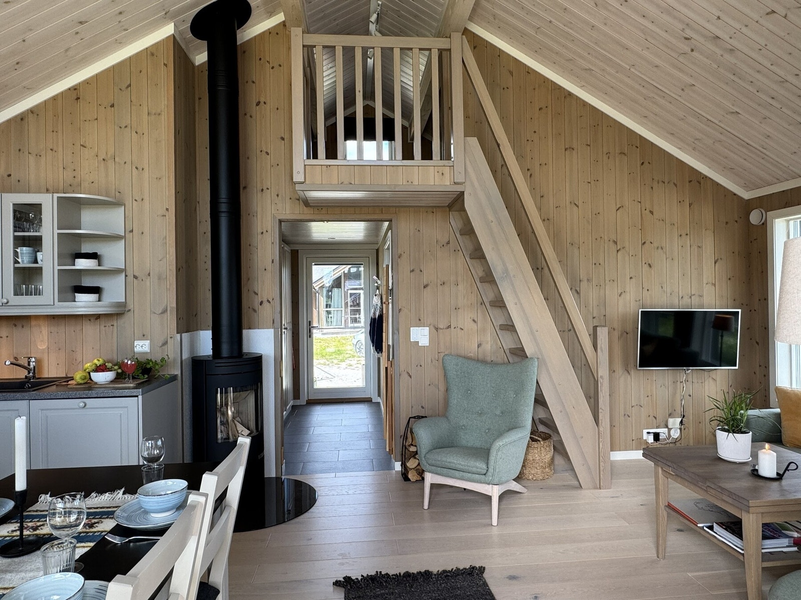Kjøkken og stue i åpen løsning. Galleribilde