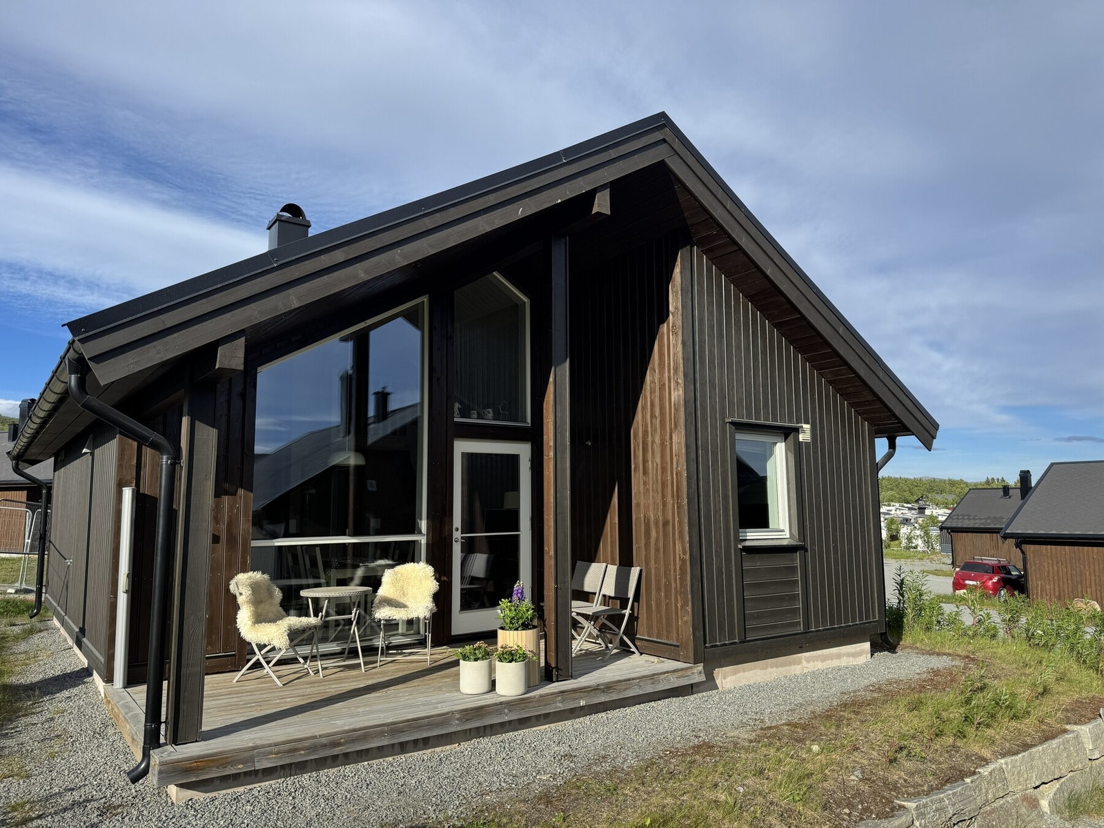 Overbygd terrasse og videre til terreng. Galleribilde
