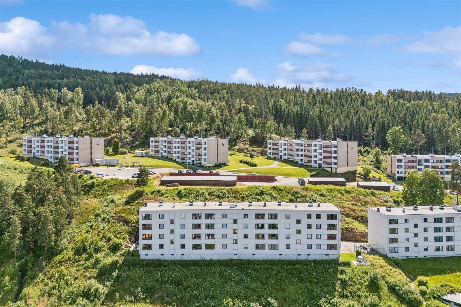 Borettslaget stod ferdig i 1970 og består 96 andeler. Galleribilde