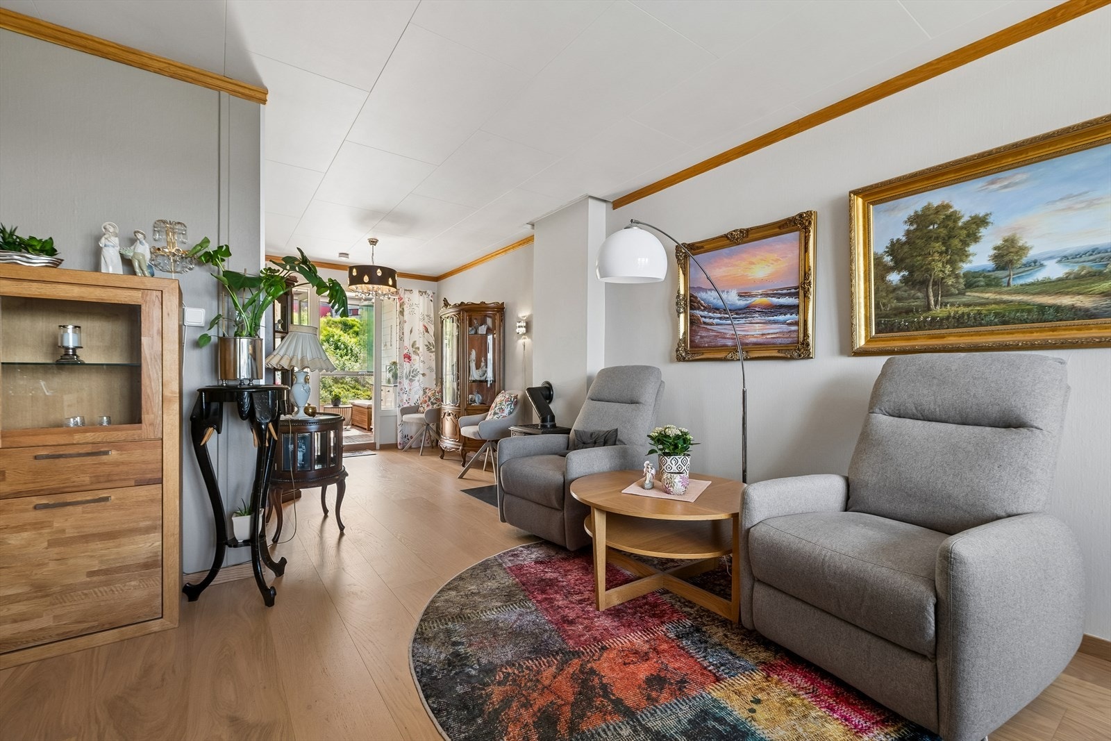 Her er det god plass til separat spisestue! Galleribilde