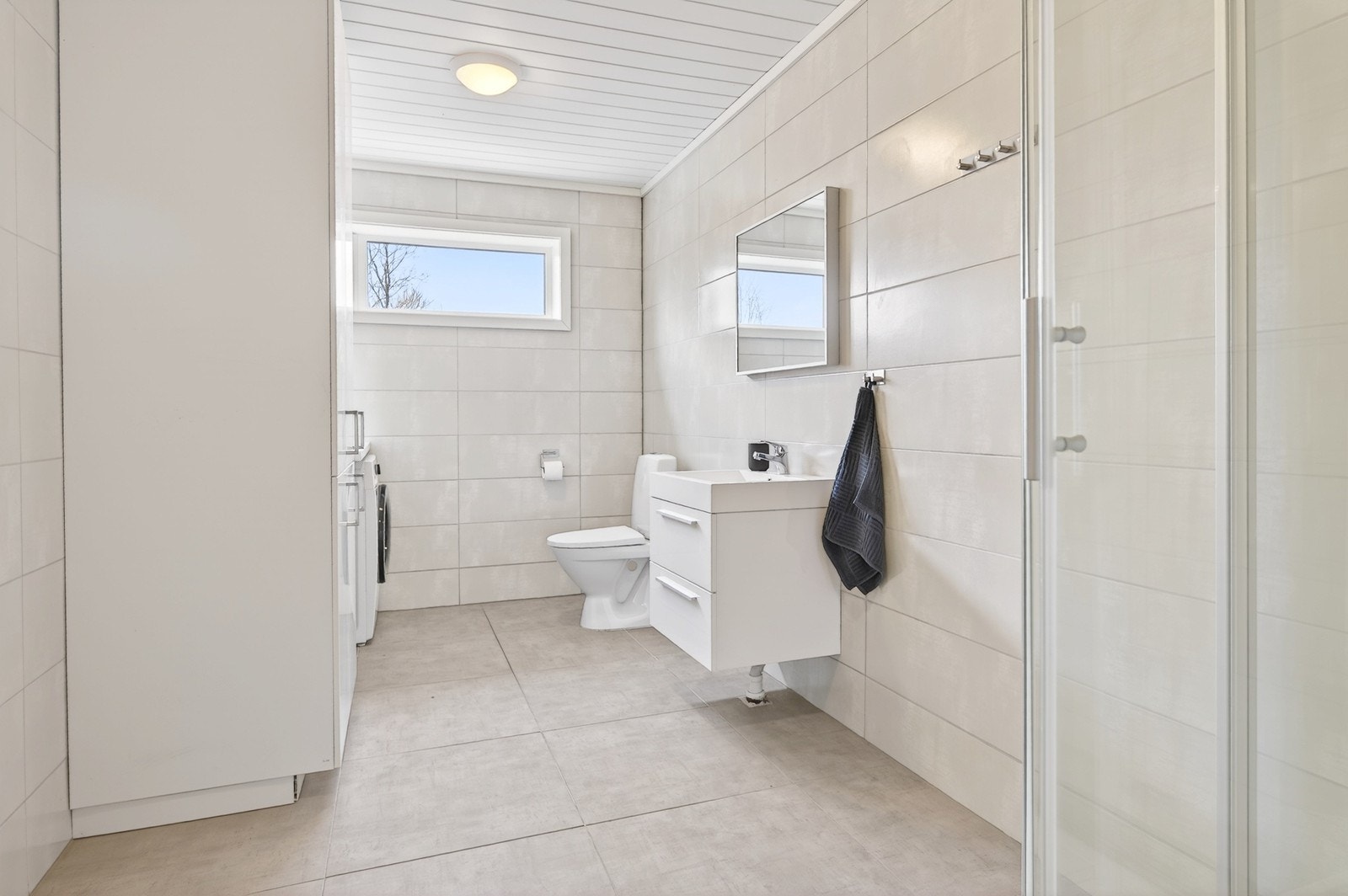 Eget stort vaskerom/bad i utleiedel. Galleribilde