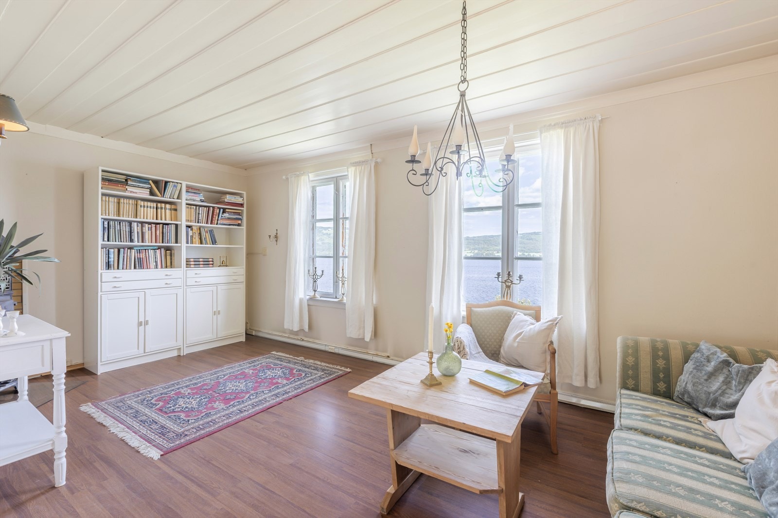 Her fra stuen som ligger i tilknytning til kjøkkenet i boligens 2. etasje. Foto: GMP Galleribilde