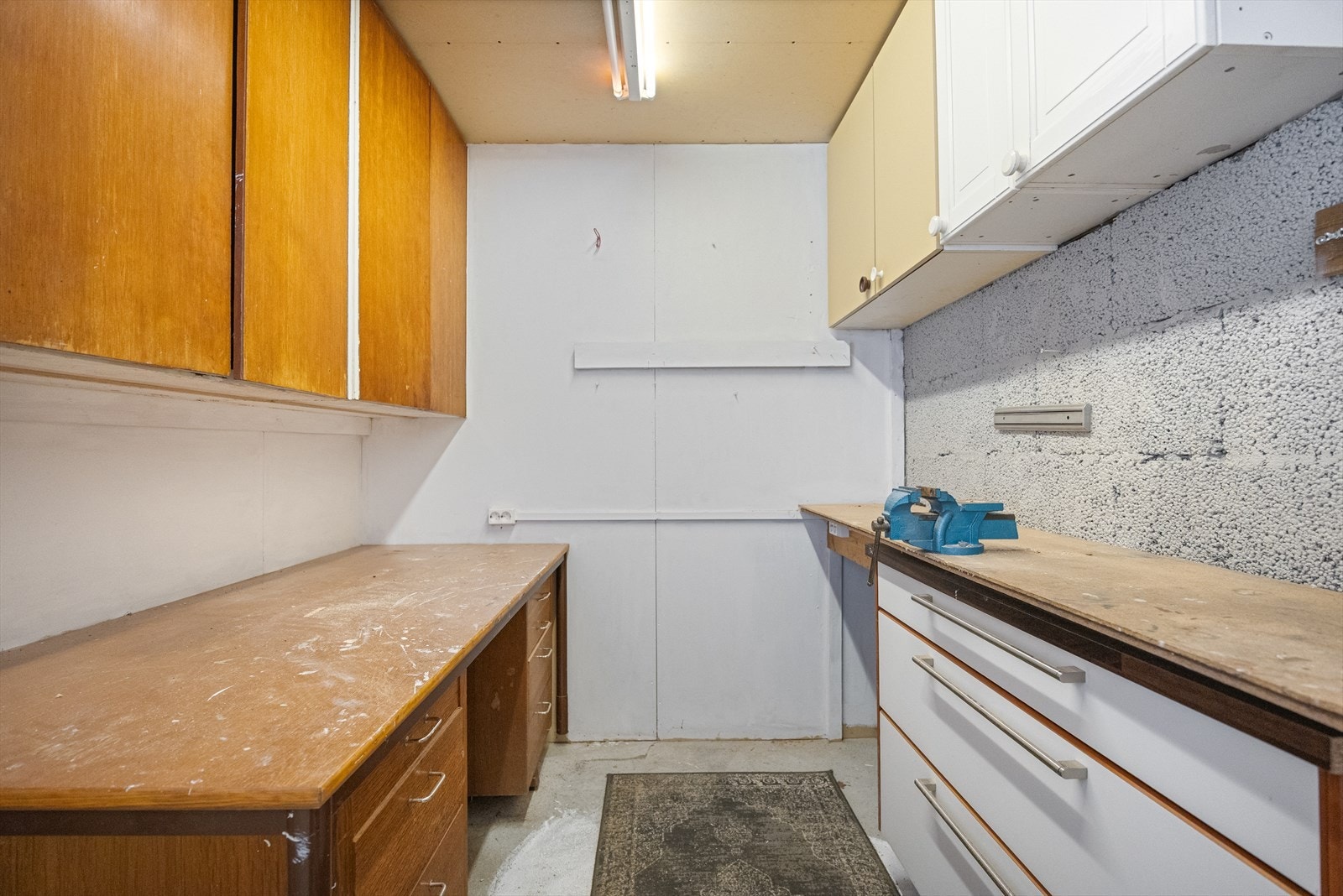 Underetasjen har videre gode oppbevaringsmuligheter gjennom flere boder og disponibelt areal. Galleribilde