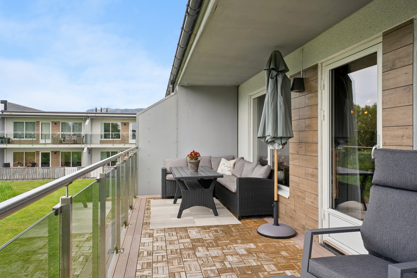 Fra stuen er det utgang til en romslig, sørvendt balkong på 17 m². Galleribilde