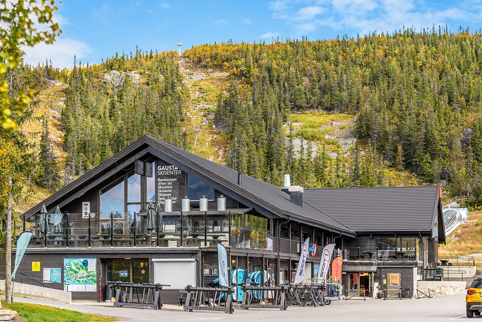 Restauranter på Stova, Gausta skisenter, skiskole og skiutleie, Sport1 og dagligvarebutikken Pose & Sekk Galleribilde