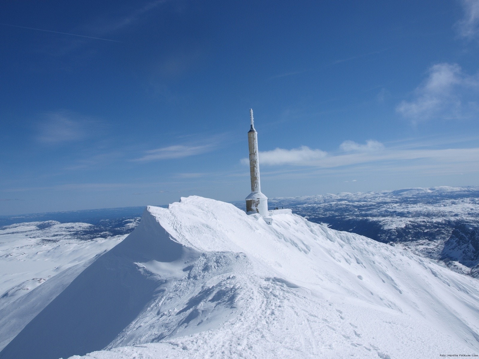 Alpint Gå opp, eller ta www.Gaustabanen.no inne i fjellet, til toppen av Gaustatoppen. Skituren ned er fantastisk Galleribilde