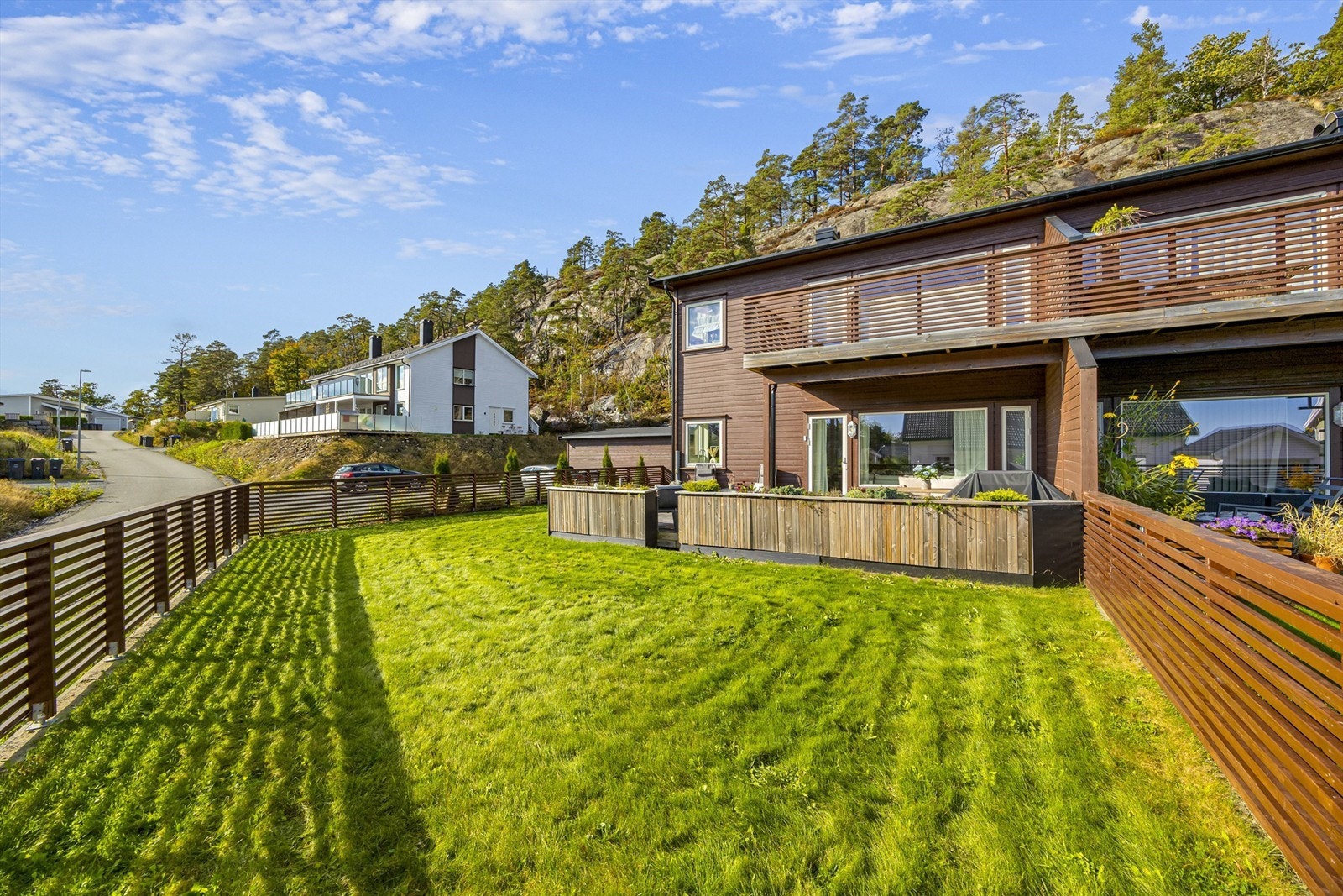 Etablert og rolig boligområde sentralt plassert i nærheten av Tvedestrand sentrum. Galleribilde