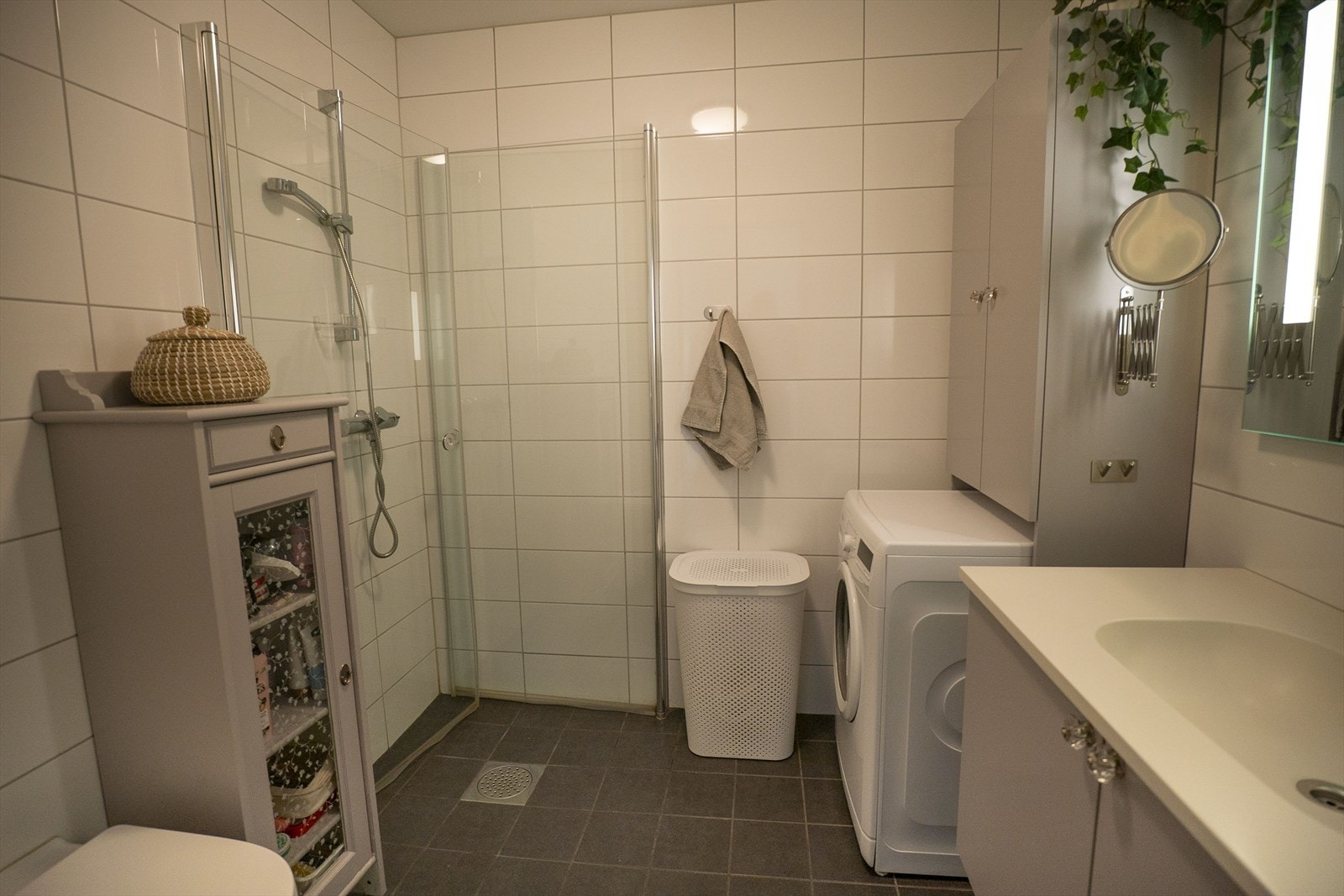 stort bad - flislagt Galleribilde